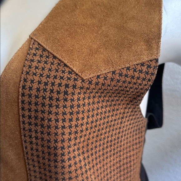 Vintage Brown Suede Button-Up Vest - Picture 4 of 9